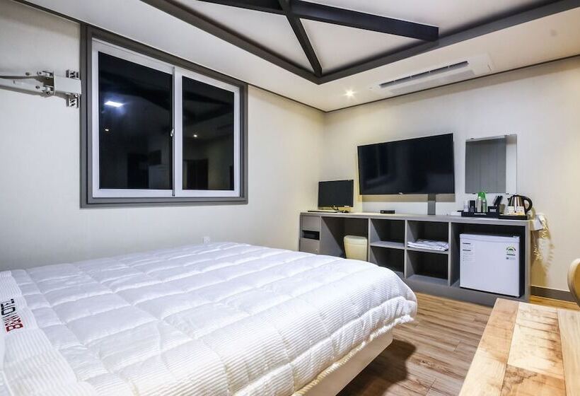 Motel Gyeongju B And W