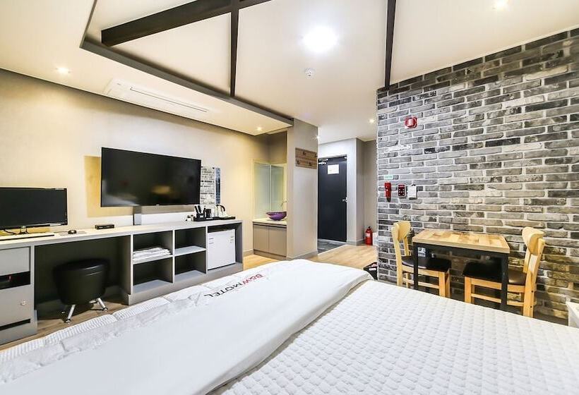 Motel Gyeongju B And W