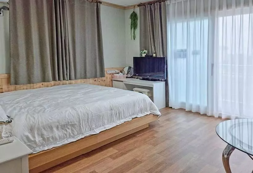 Yangyang Muhak Motel