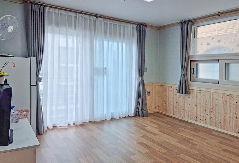 Yangyang Muhak Motel