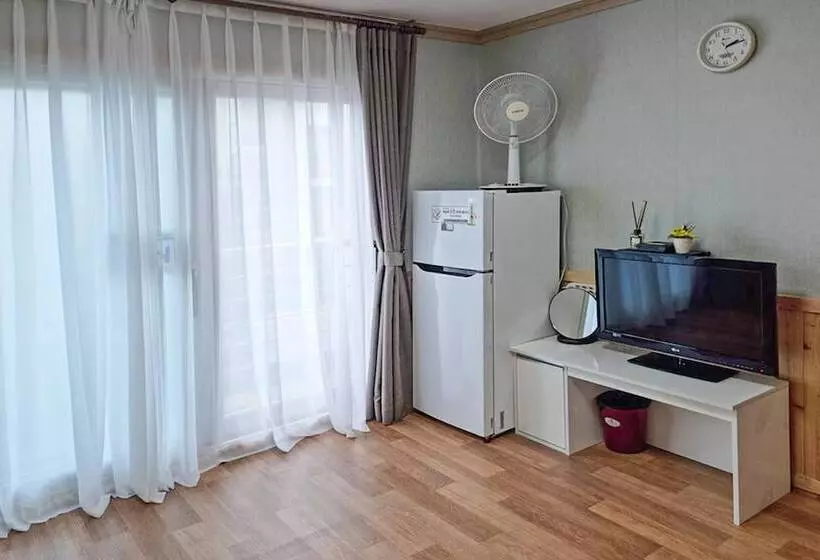 Yangyang Muhak Motel