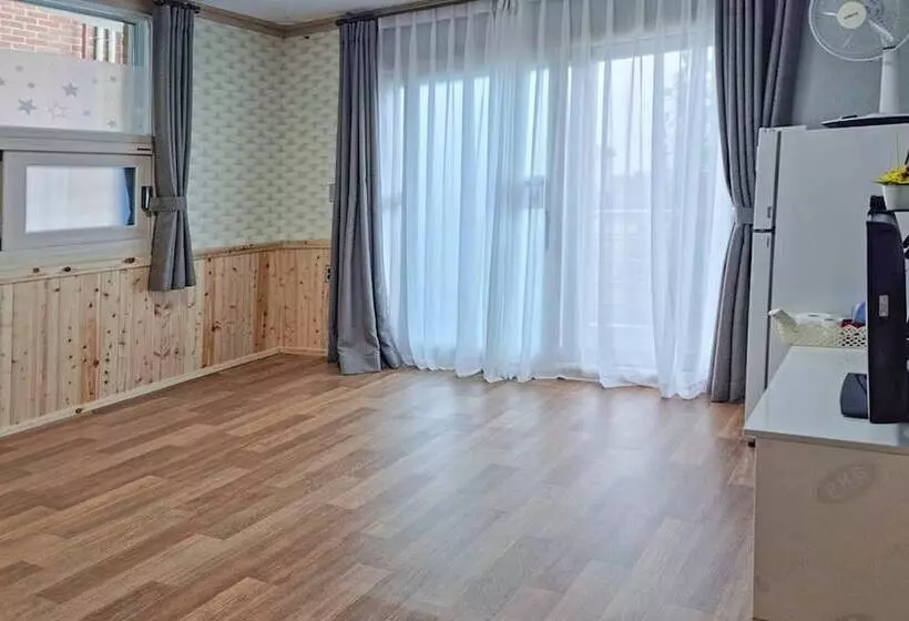 Yangyang Muhak Motel