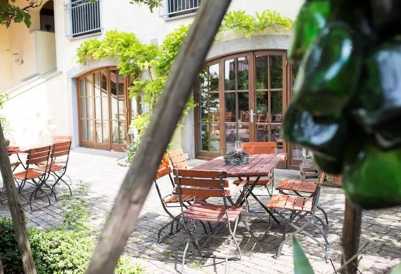 Aamiaismajoitus (B&B) Winzerstube Familie Schilling