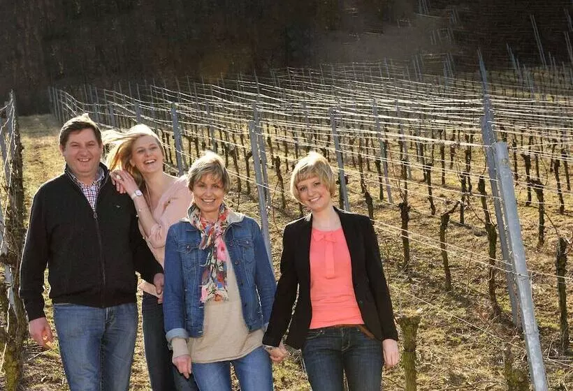 Aamiaismajoitus (B&B) Winzerstube Familie Schilling