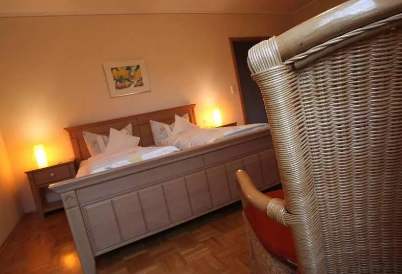 Aamiaismajoitus (B&B) Winzerstube Familie Schilling