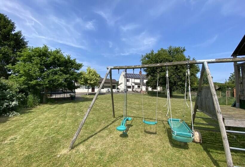 Cosy Stable Conversion Between Sheffield & Leeds