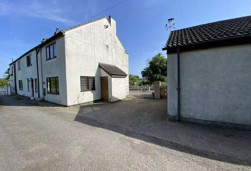 Cosy Stable Conversion Between Sheffield & Leeds