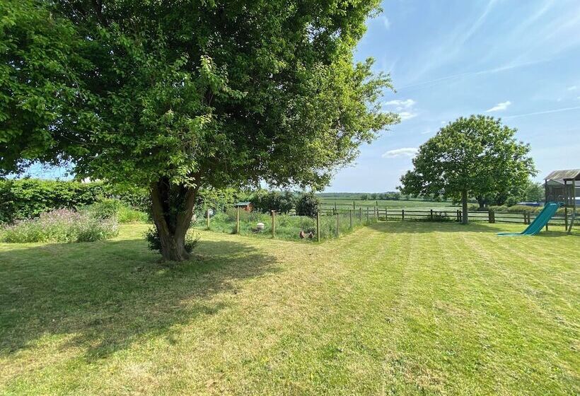 Cosy Stable Conversion Between Sheffield & Leeds