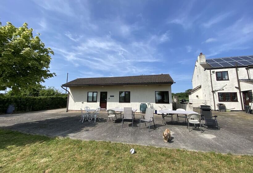 Cosy Stable Conversion Between Sheffield & Leeds