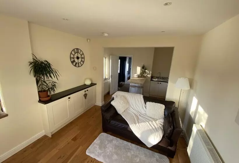 Cosy Stable Conversion Between Sheffield & Leeds