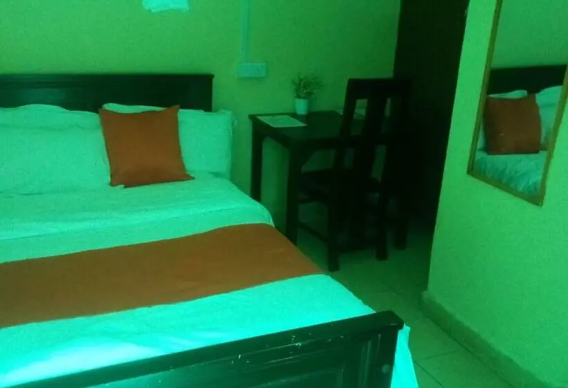 Hotel Longonot Inn