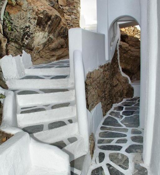 Отель Paolas τown Boutique