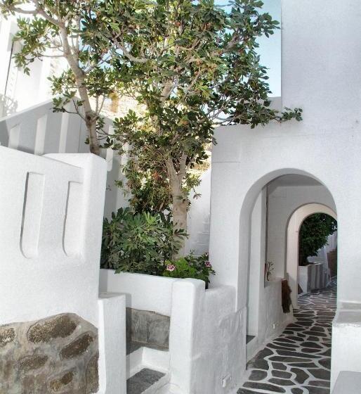 Отель Paolas τown Boutique