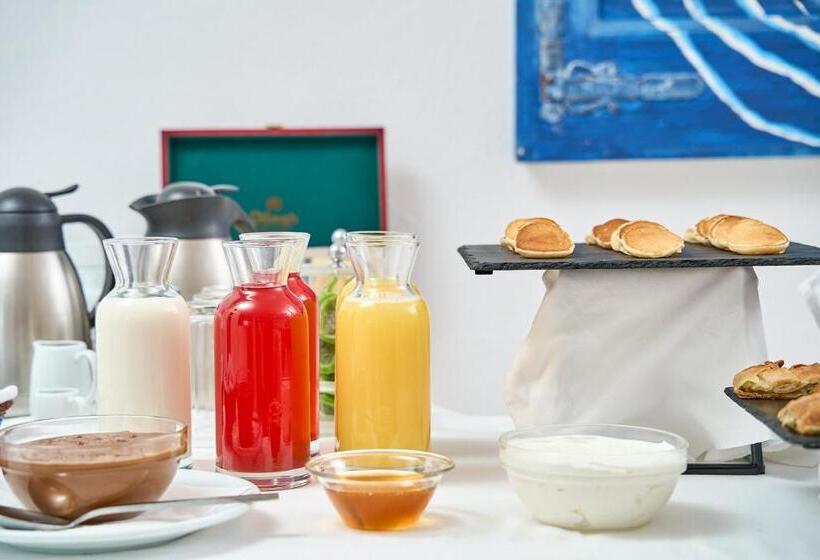 Отель Paolas τown Boutique