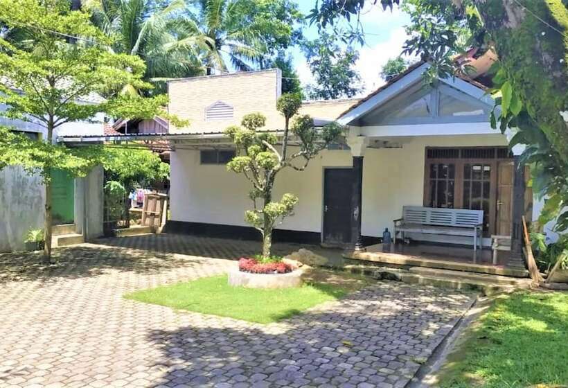 호텔 Pondok Wisata Jati Diri Jatijajar Syariah