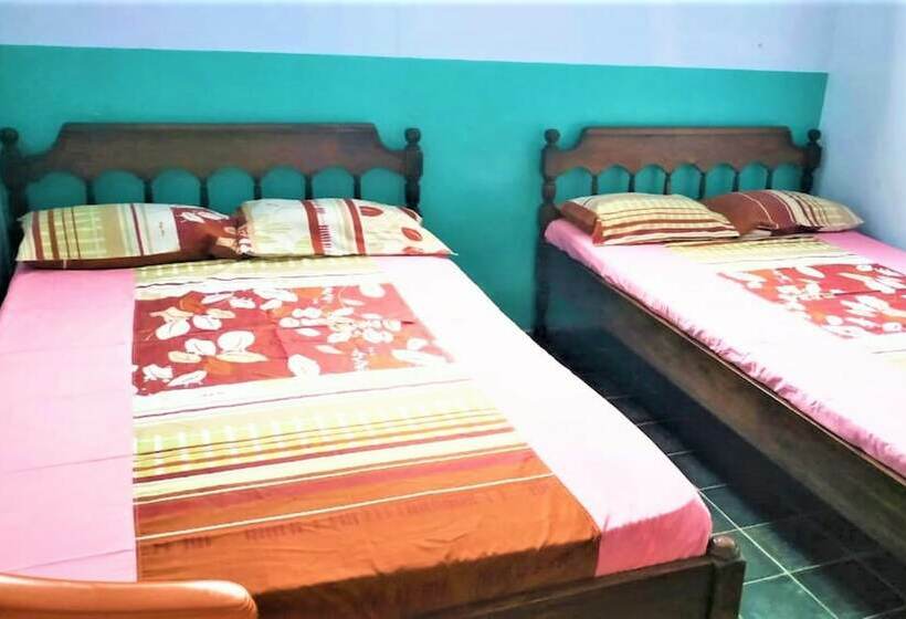 호텔 Pondok Wisata Jati Diri Jatijajar Syariah