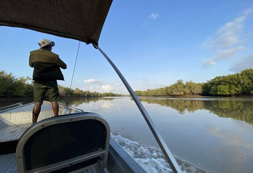 호텔 Saadani Safari Lodge Bush, River, Beach