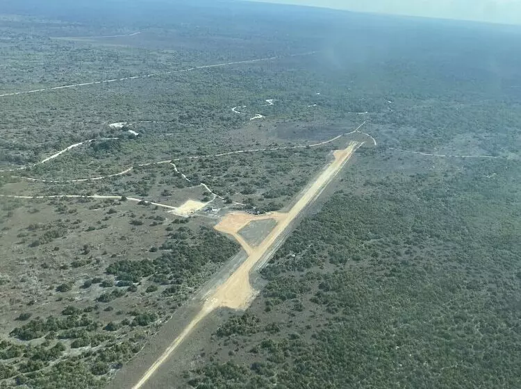 Hotelli Saadani Safari Lodge   Bush, River, Beach
