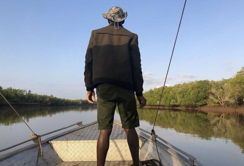 호텔 Saadani Safari Lodge Bush, River, Beach