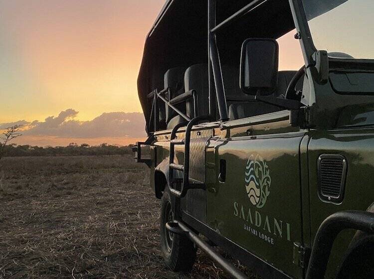 호텔 Saadani Safari Lodge Bush, River, Beach