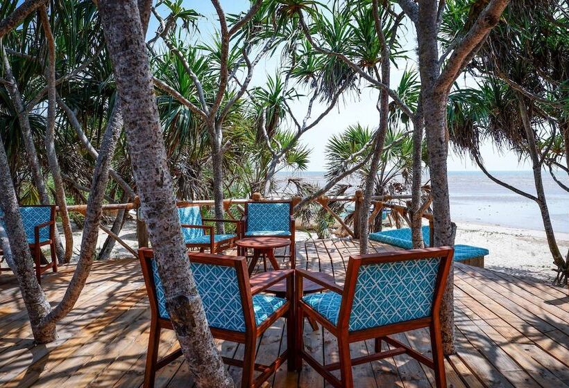 호텔 Saadani Safari Lodge Bush, River, Beach