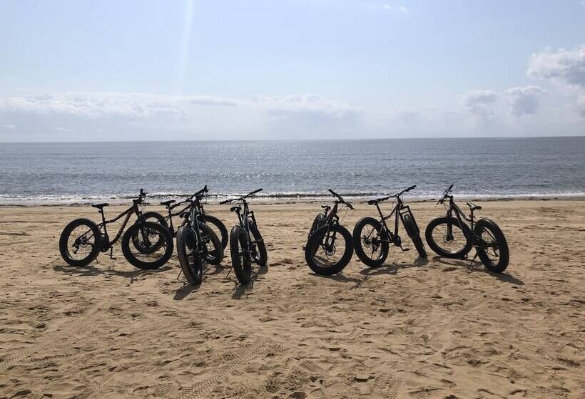 호텔 Saadani Safari Lodge Bush, River, Beach