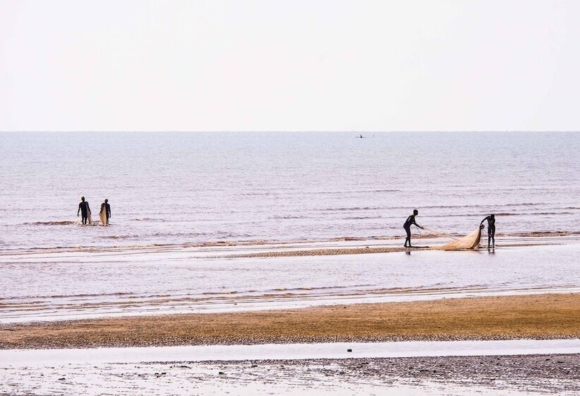 호텔 Saadani Safari Lodge Bush, River, Beach