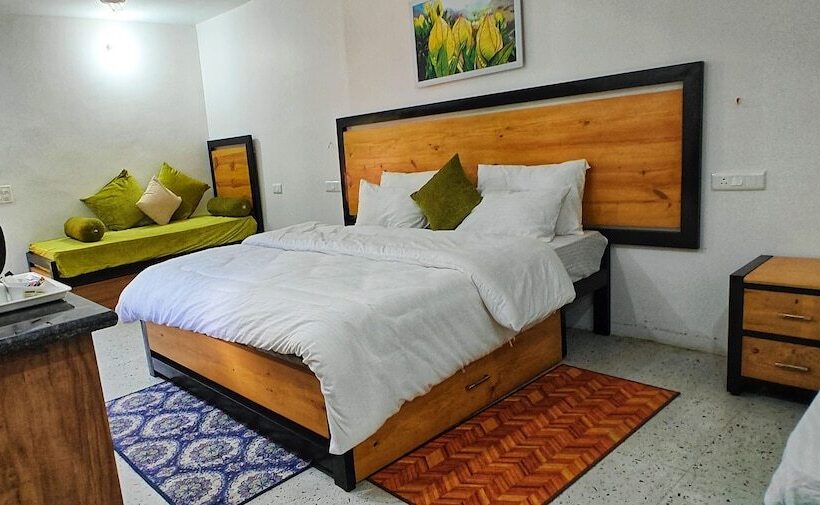 בית מלון כפרי Vedant Valley Resort, Kund