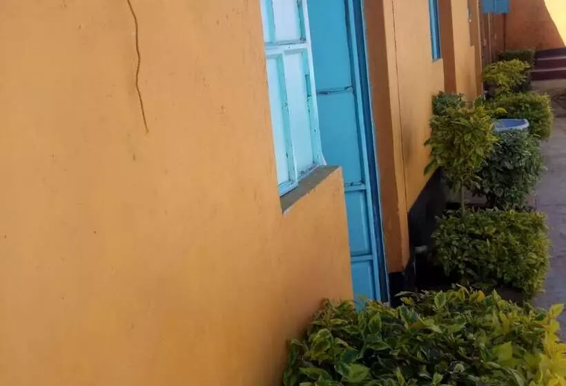 پانسیون Acaliputo Guest House