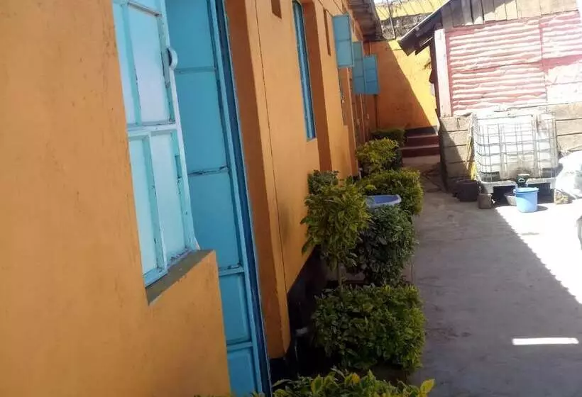 پانسیون Acaliputo Guest House