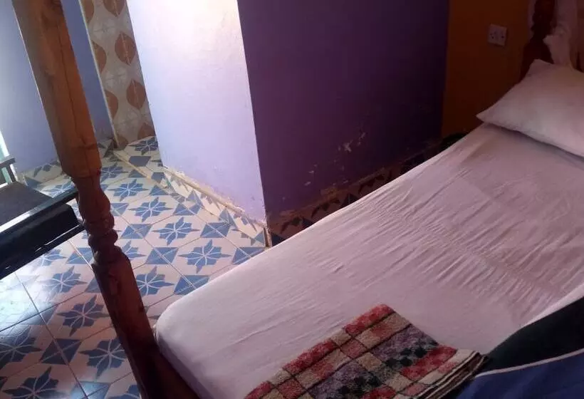 پانسیون Acaliputo Guest House