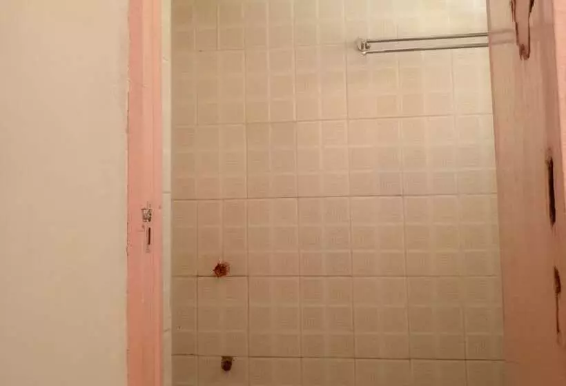 پانسیون Acaliputo Guest House