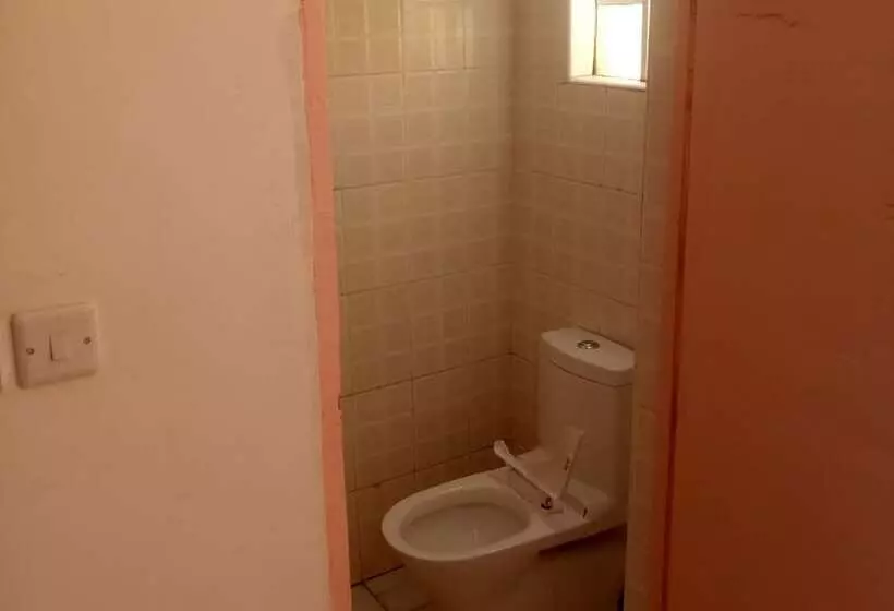 پانسیون Acaliputo Guest House