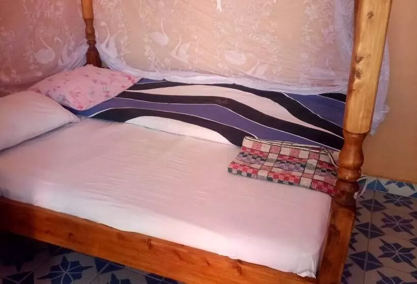 پانسیون Acaliputo Guest House