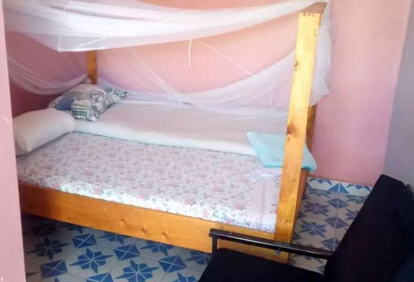 پانسیون Acaliputo Guest House