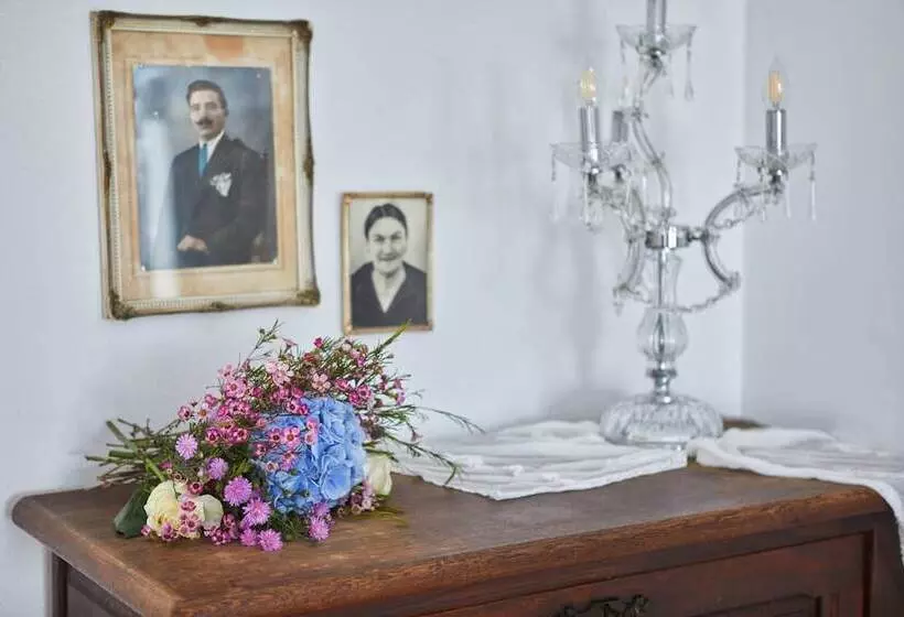 Majatalo Arvanitis Cave Village