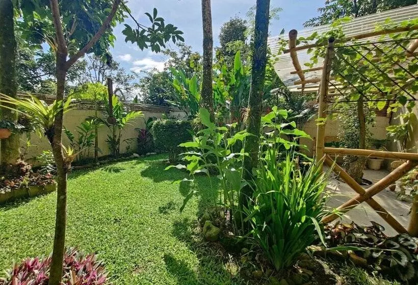 Majatalo Casa De Lis Hotel & Tourist Information Centre