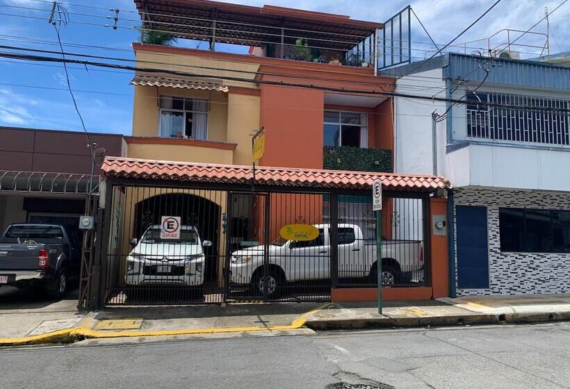 پانسیون Casa De Lis Hotel & Tourist Information Centre