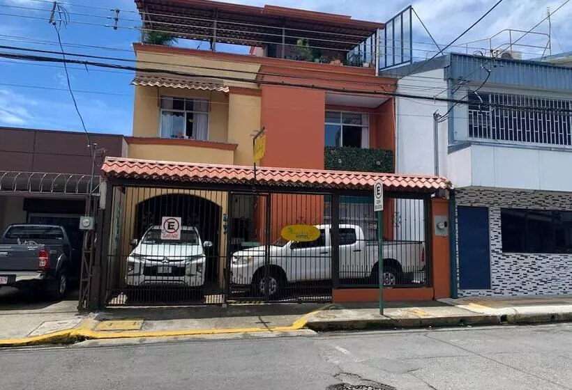 Majatalo Casa De Lis Hotel & Tourist Information Centre