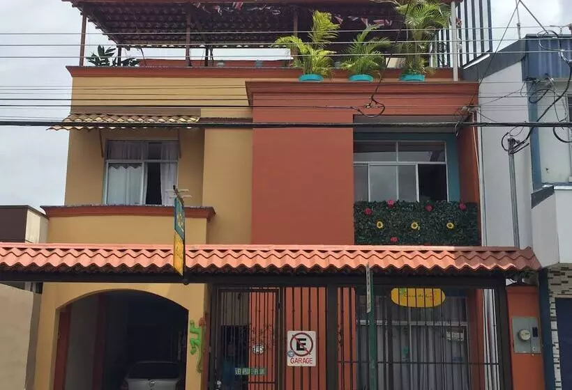 Majatalo Casa De Lis Hotel & Tourist Information Centre