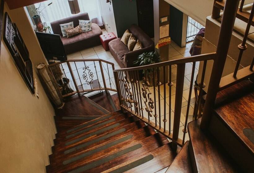 پانسیون Casa De Lis Hotel & Tourist Information Centre