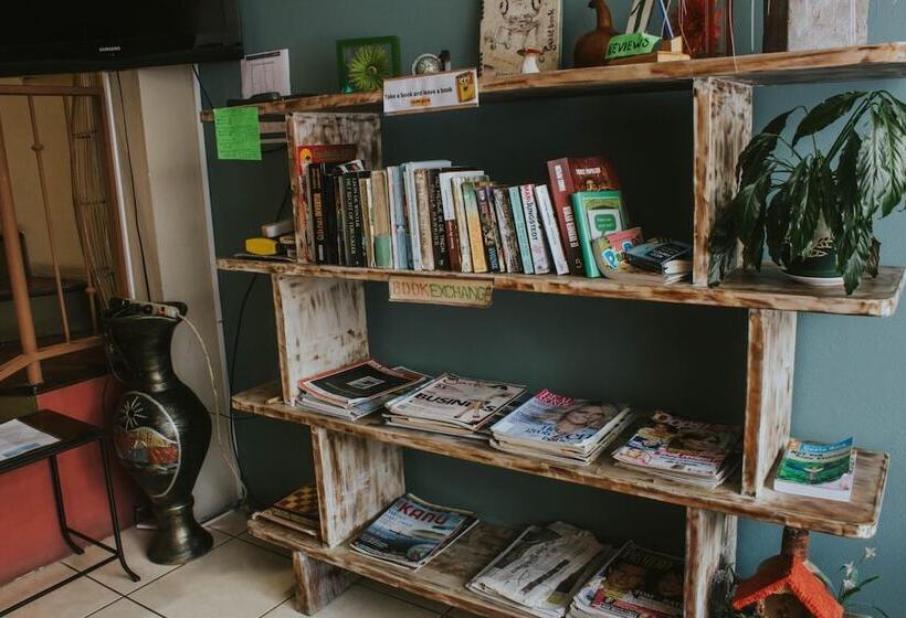 پانسیون Casa De Lis Hotel & Tourist Information Centre