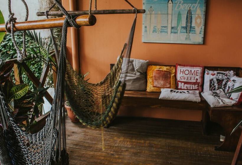 پانسیون Casa De Lis Hotel & Tourist Information Centre