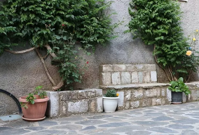 ペンション Maleatis Apollo Guesthouse