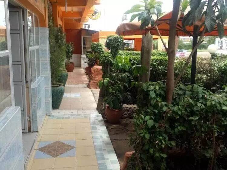 پانسیون Sufra Resort Complex