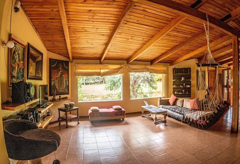 Yakumama Hostel Y Restaurant