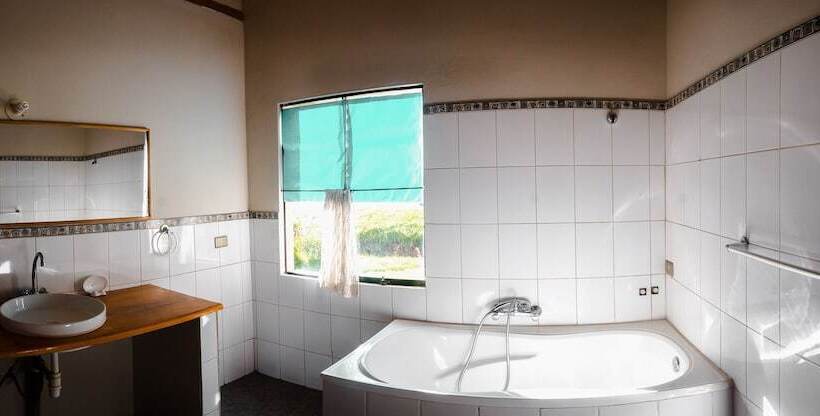 Yakumama Hostel Y Restaurant