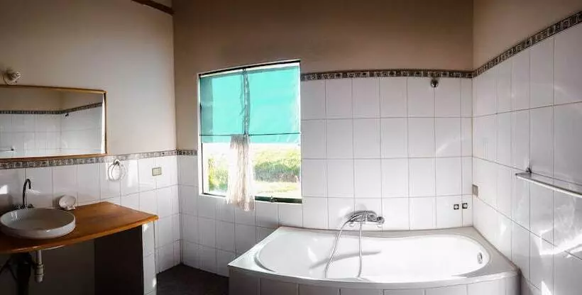 Yakumama Hostel Y Restaurant