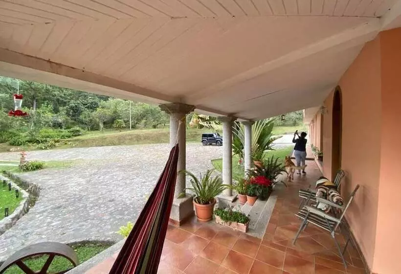 تختخواب و صبحانه Uyuca Vista Family Villa