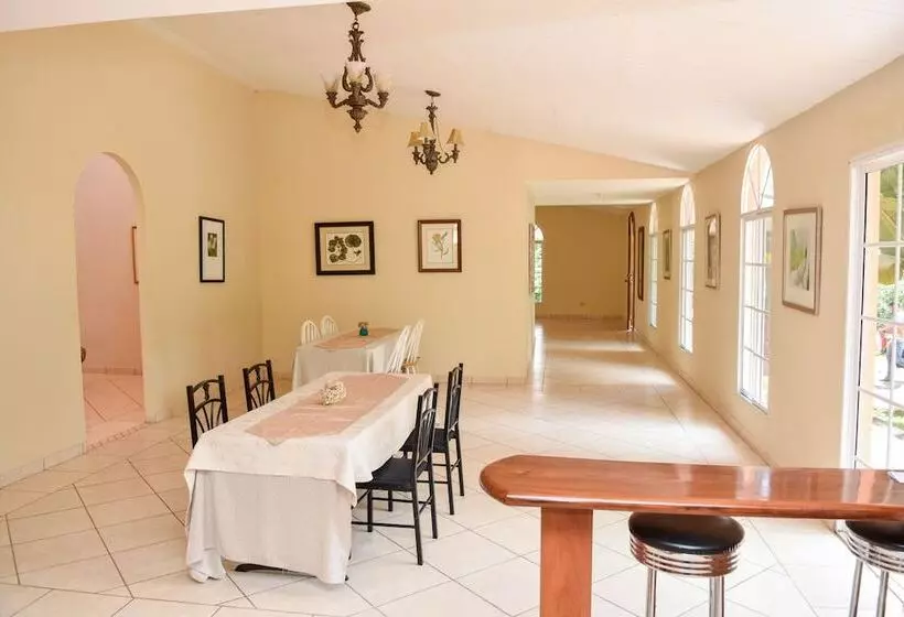تختخواب و صبحانه Uyuca Vista Family Villa